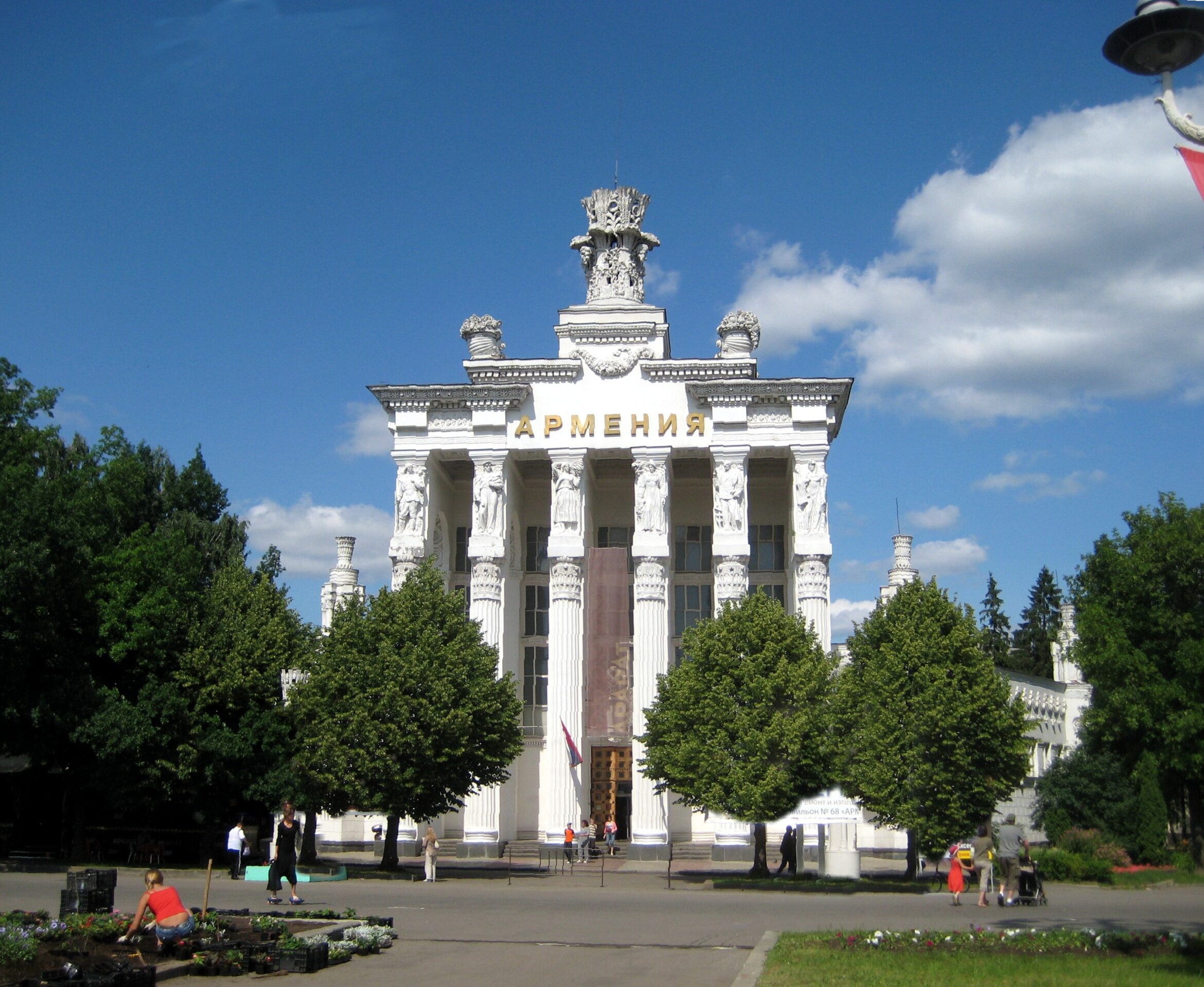 Здание вднх в москве