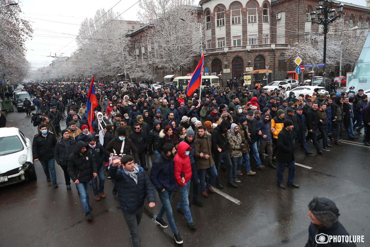 Раз был вчера. Протесты в Армении 2021. Митинг в Армении 2020. Митинг Армении против Пашиняна. Митинги в Ереване 22 ноября 2022.