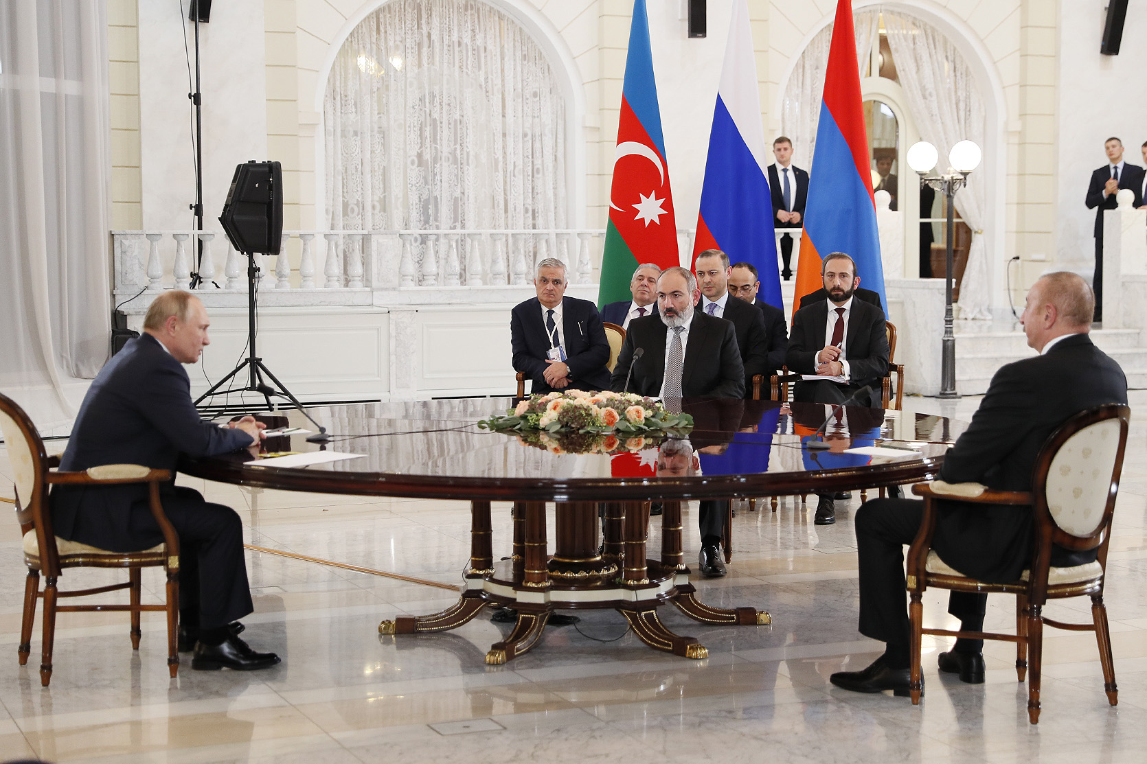 Соглашение армения и россия. Пашинян и Алиев встреча. Пашинян национальное собрание 2022.